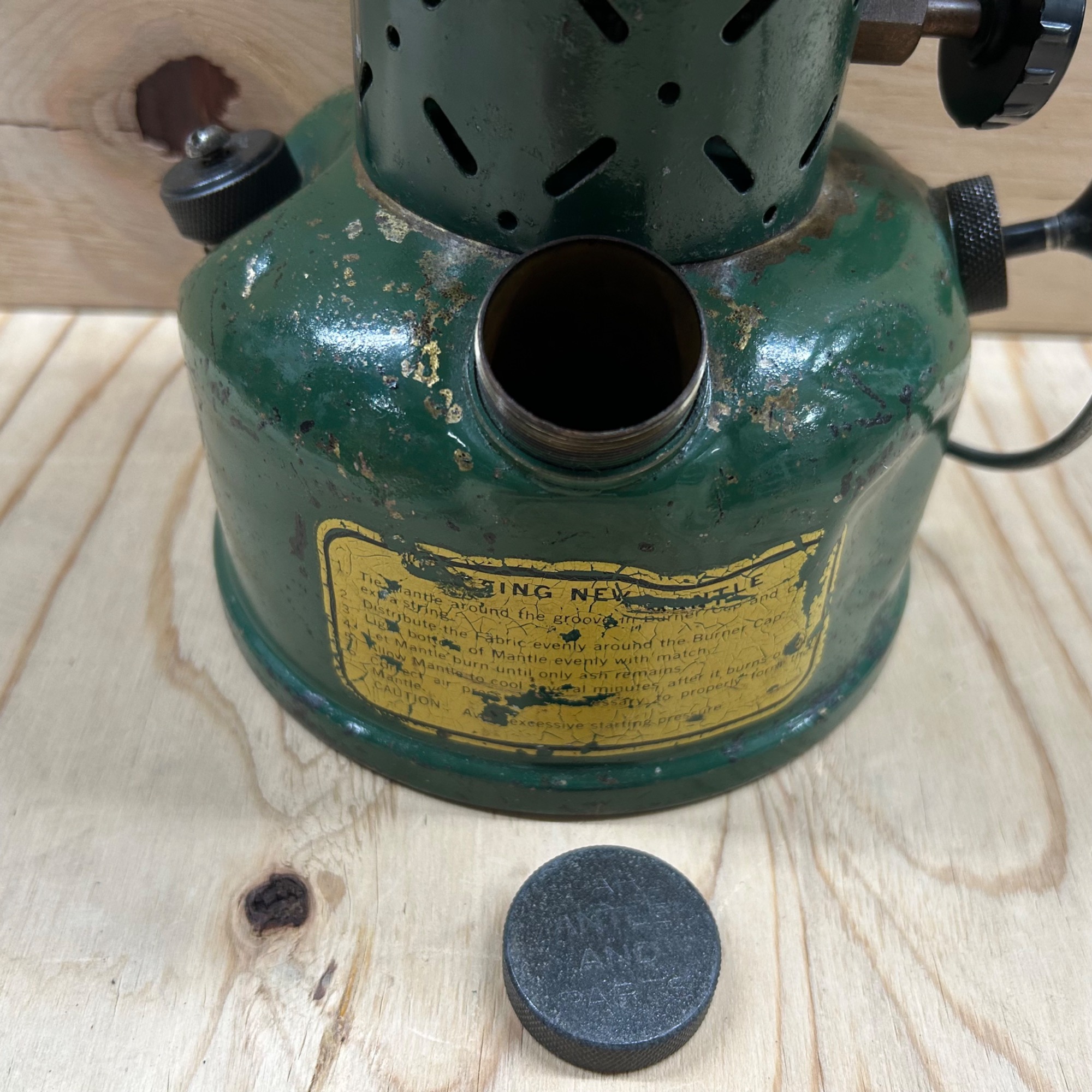 第二次世界大戦時、米軍使用のガソリンランタン「Coleman 252