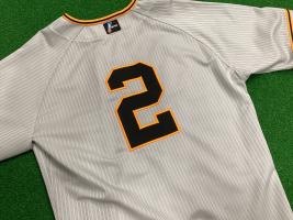 巨人を攻守に支える不動の二塁手、吉川尚輝選手のプロ仕様ユニフォーム