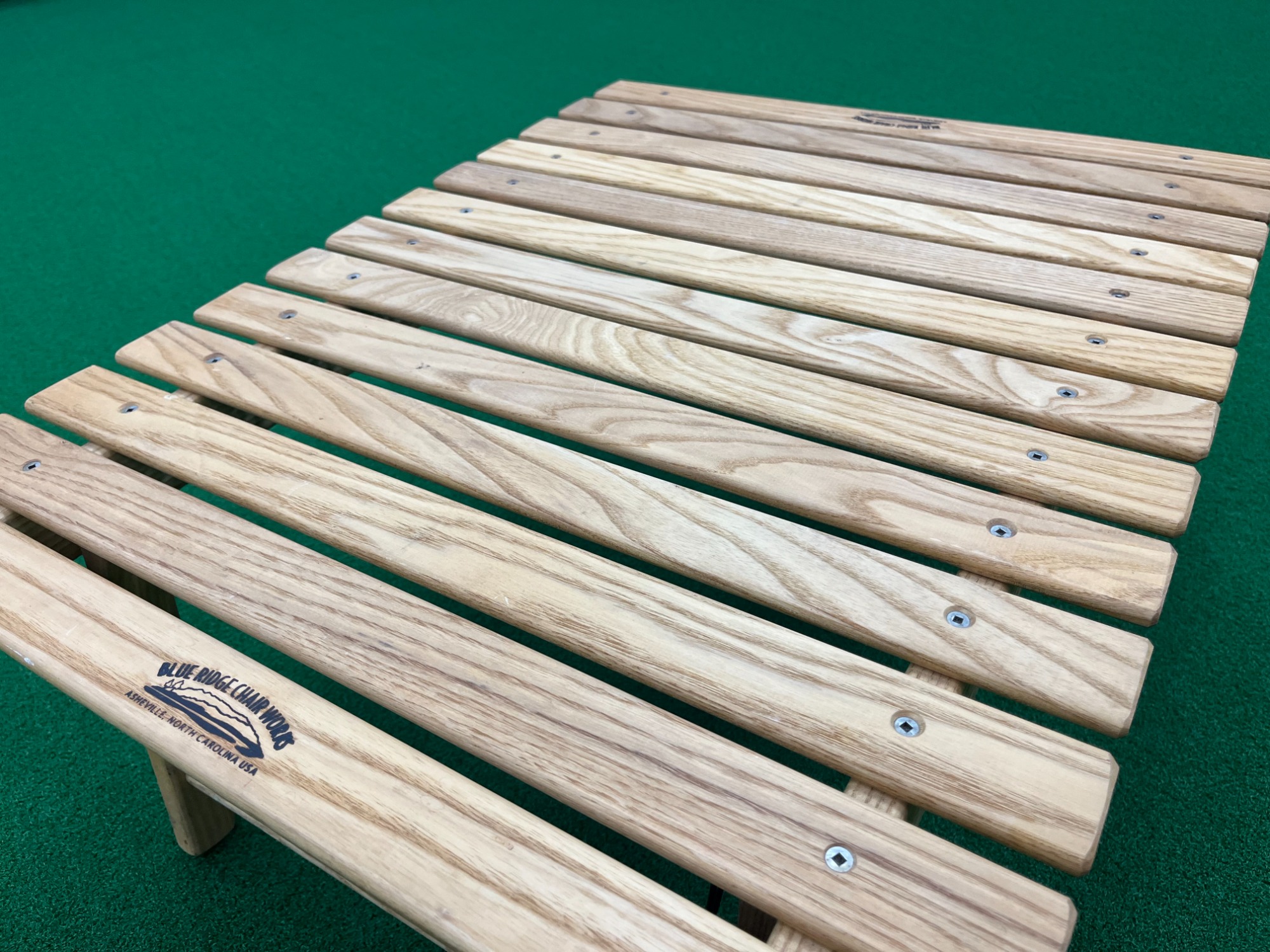 古き良き木材の温かみを感じるブルーリッジのカロリナスナックテーブル