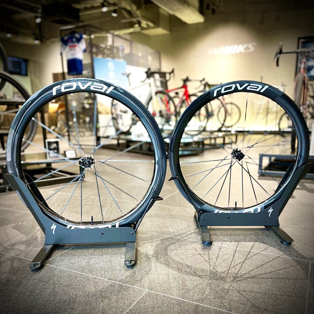 入荷情報】人気カラーの新型ROVAL RAPIDE CLX IIIが1セットのみ入荷