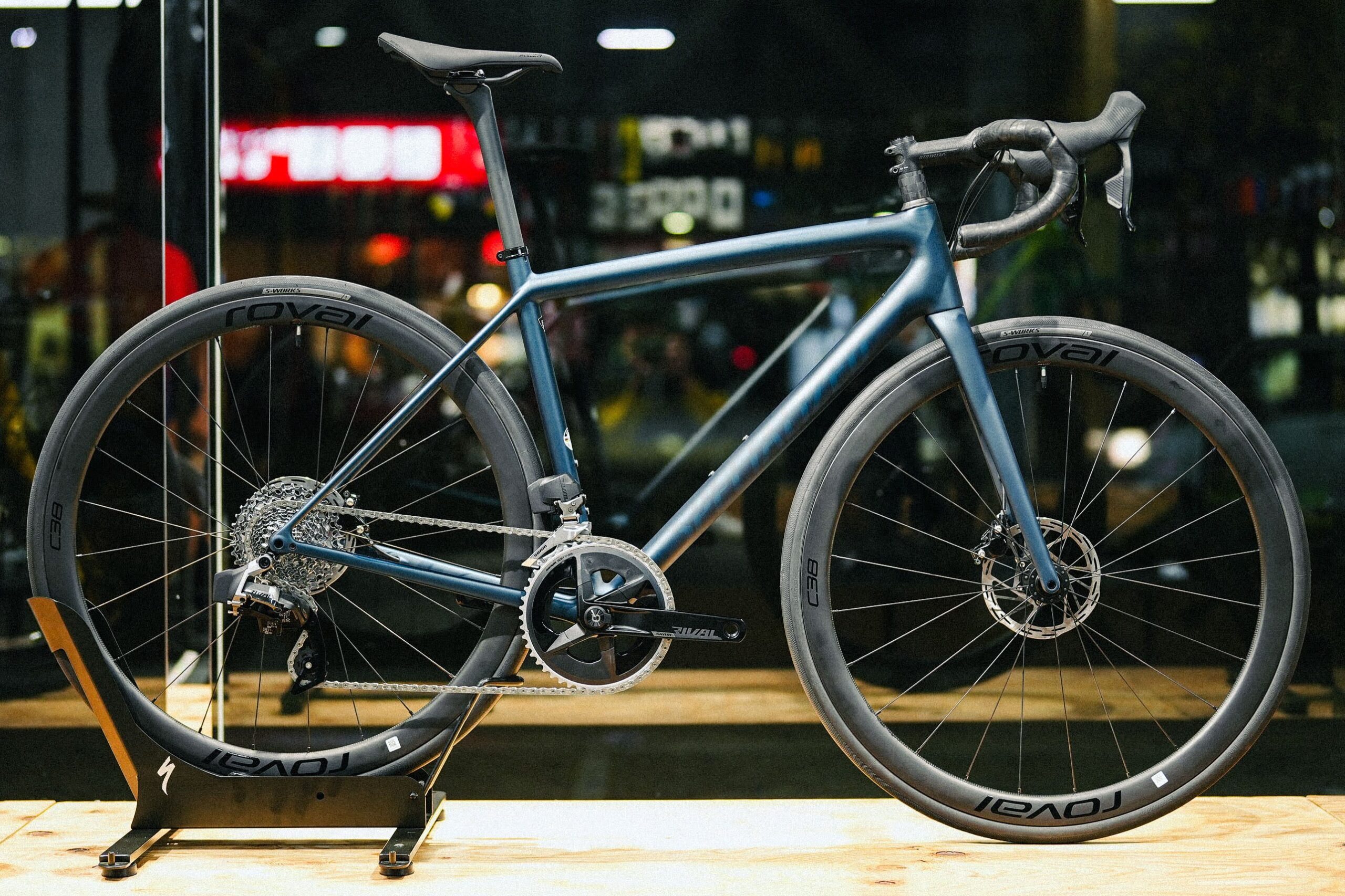 2023年モデルのAETHOS EXPERT54サイズが特別価格に