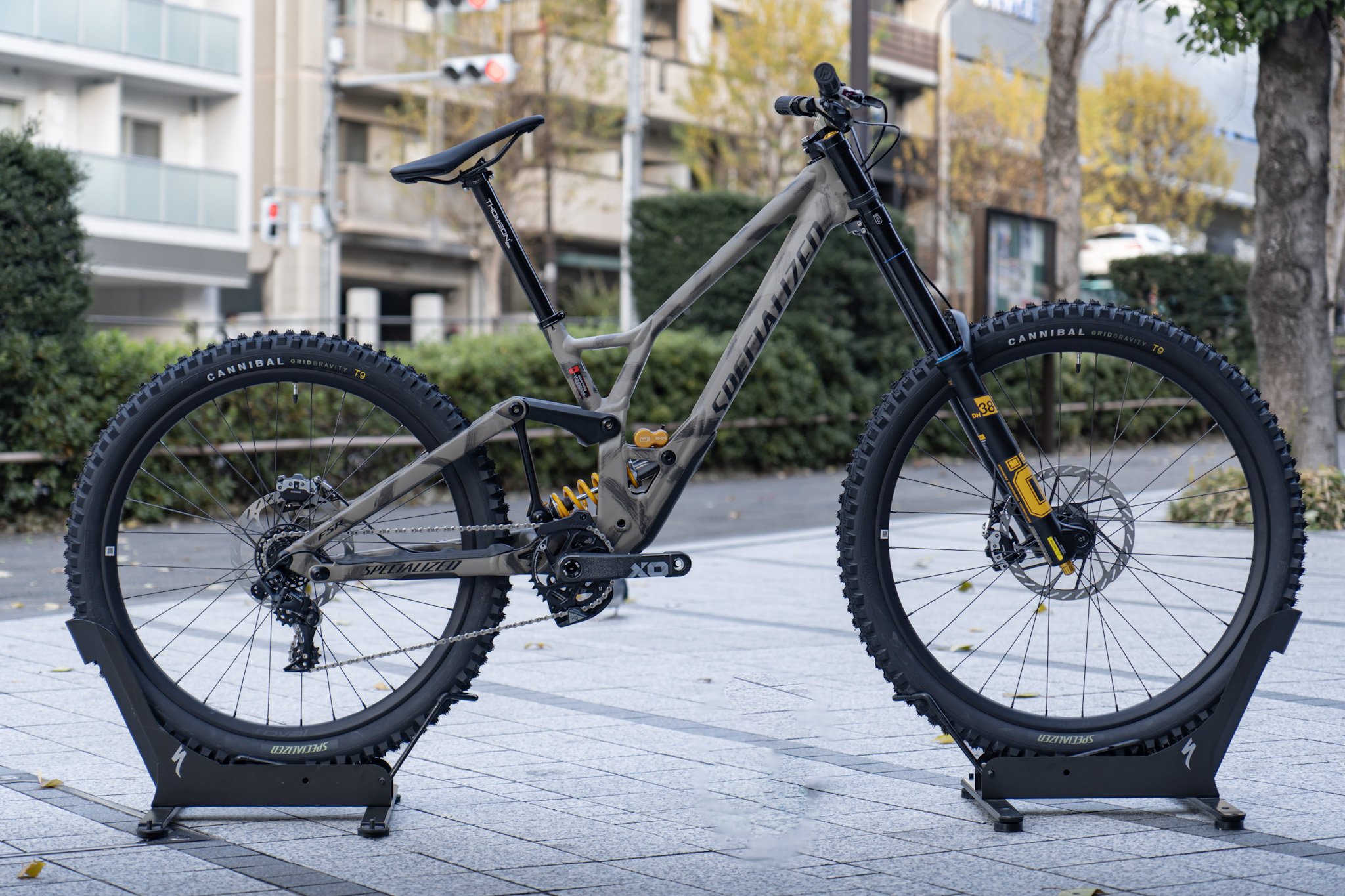 ご納車紹介】究極のダウンヒルバイク｜Demo Race | スペシャライズド