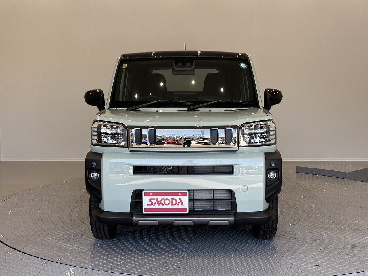 タフト G ダーククロムベンチャー セラミックグリーンメタリックの在庫