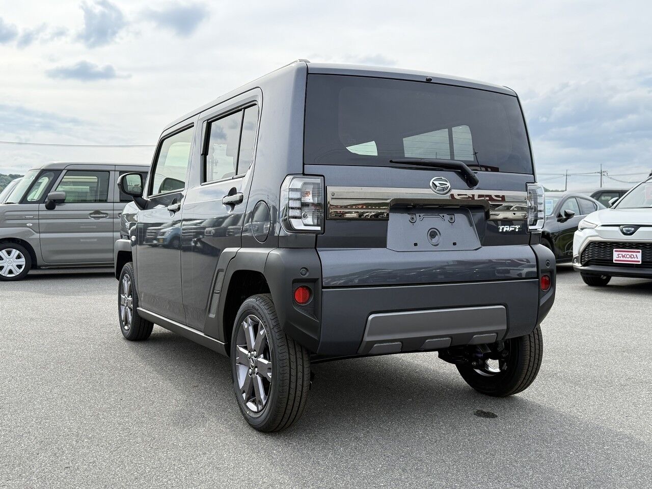 タフト G ダーククロムベンチャー 9インチディスプレイオーディオ R8/3