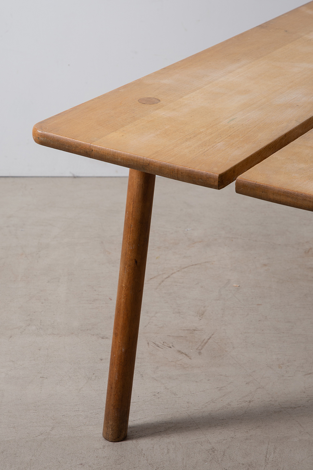 stoop | Grain de café Dining Table for Vergnères by Pierre Gautier