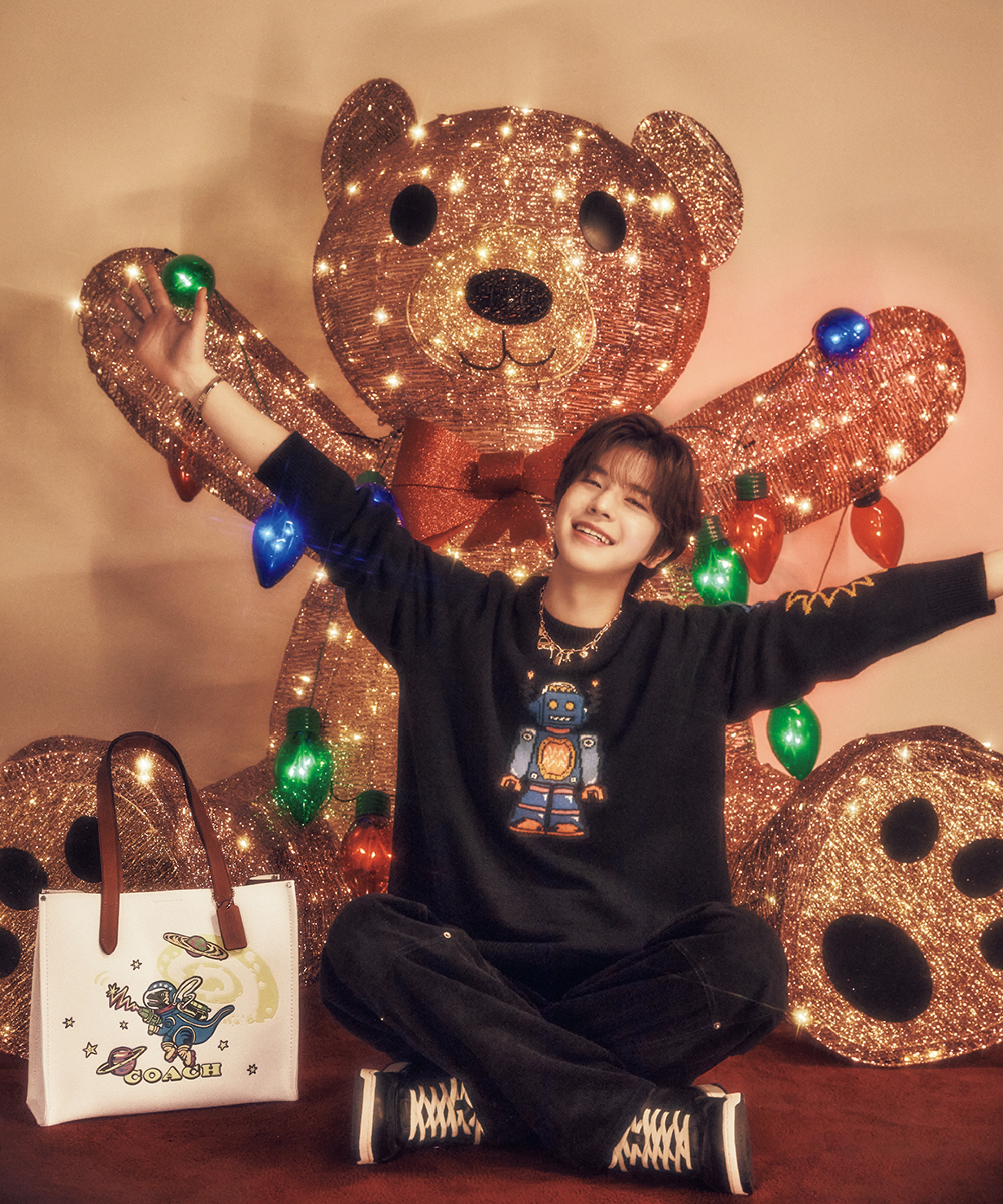 Stray Kids Seungminが贈るCOACHと過ごすハッピーホリデー - NYLON JAPAN