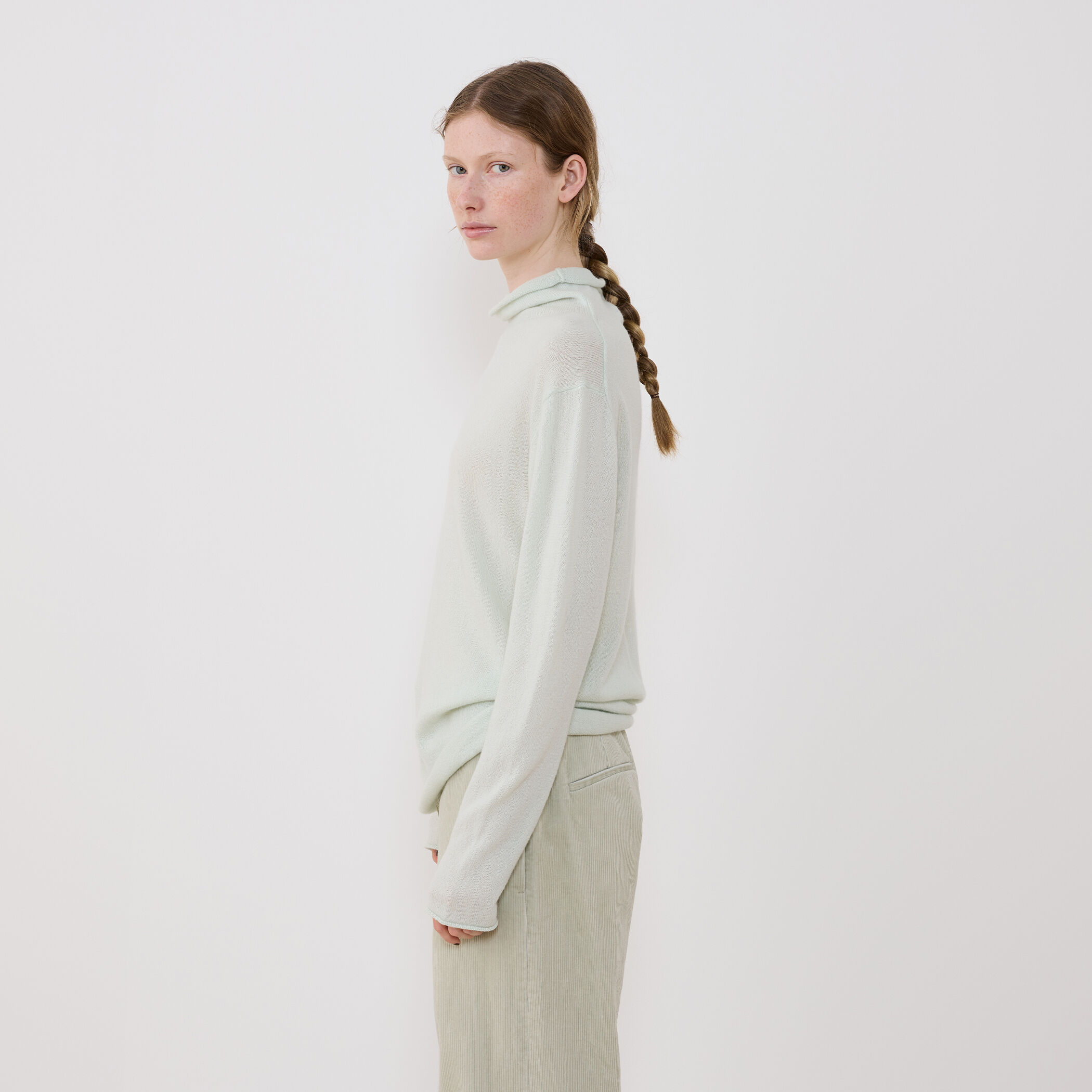 スコットランドカシミヤ タートルネックプルオーバー