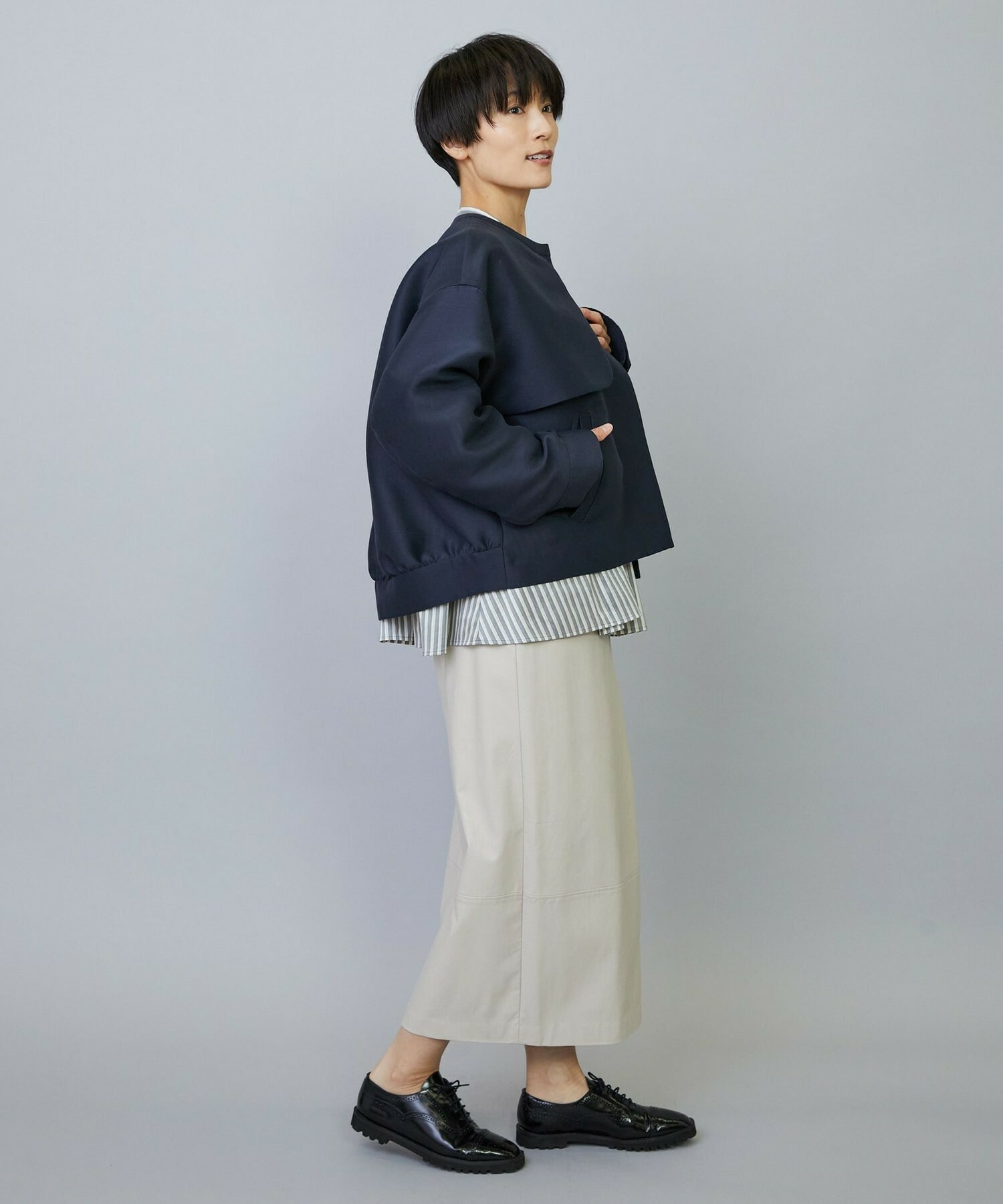 シャイニーダブルクロスノーカラーブルゾン｜BIGI online store - ビギ