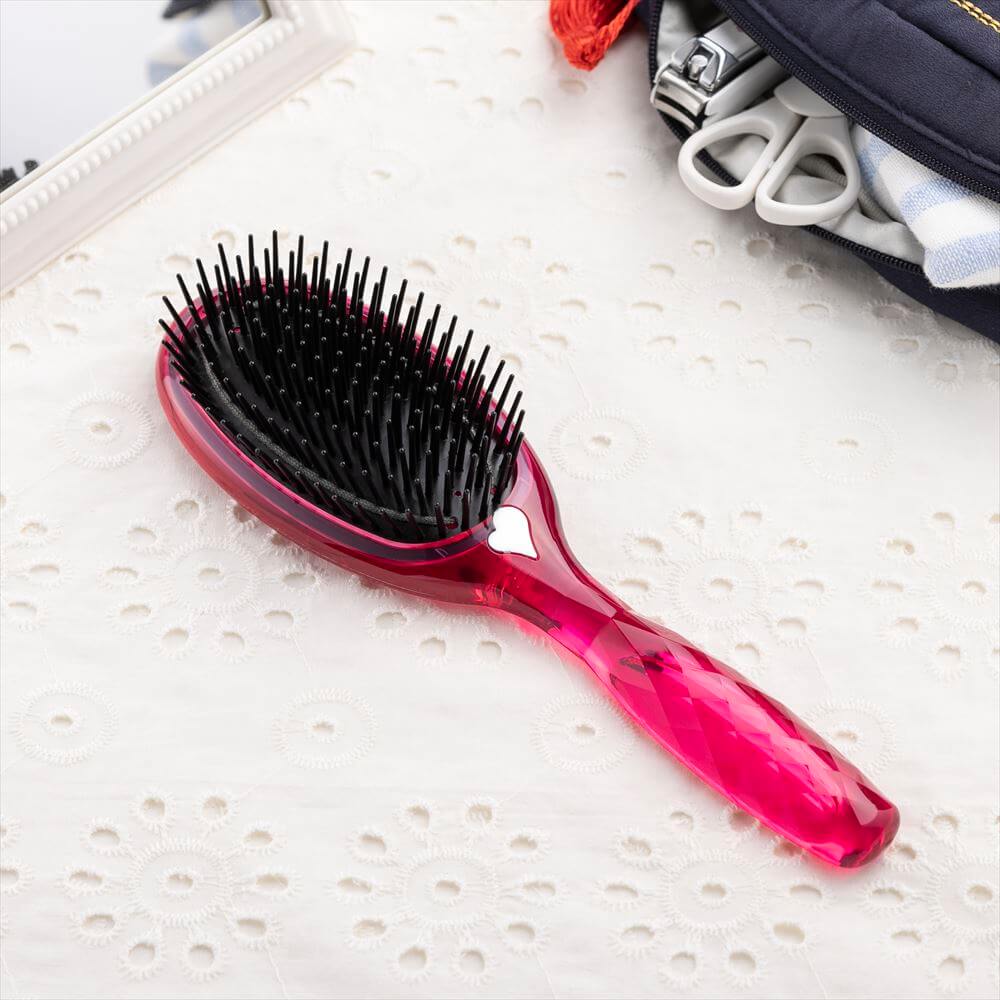 静電防止やわらかブラシL（ルビーピンク）: 身だしなみ用品｜貝印公式