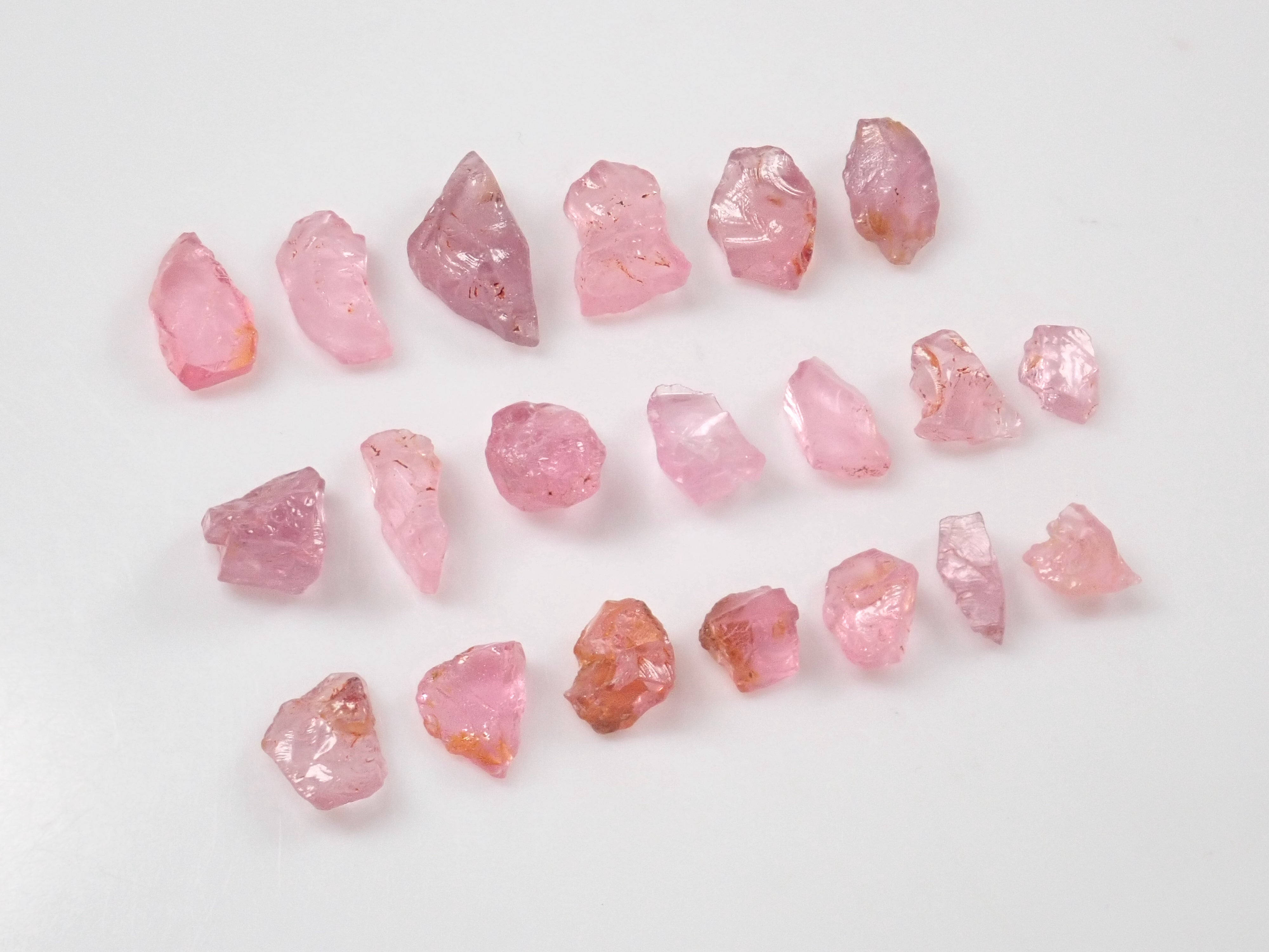 タンザニア・マヘンゲ産ピンクスピネル原石・ルース2石セット