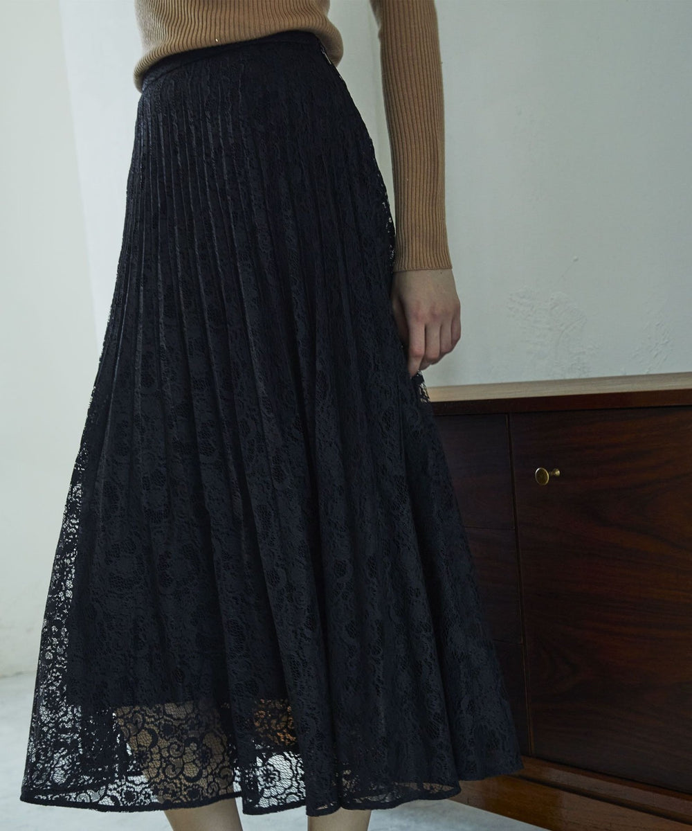 VERY NaVY2024年12月号掲載】グロッシーレース プリーツスカート