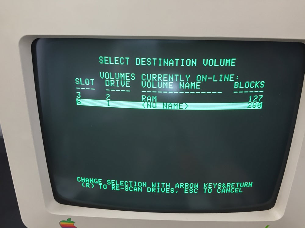 Apple IIc 本体＋フロッピーエミュレータ＋純正バッグ 動作未確認