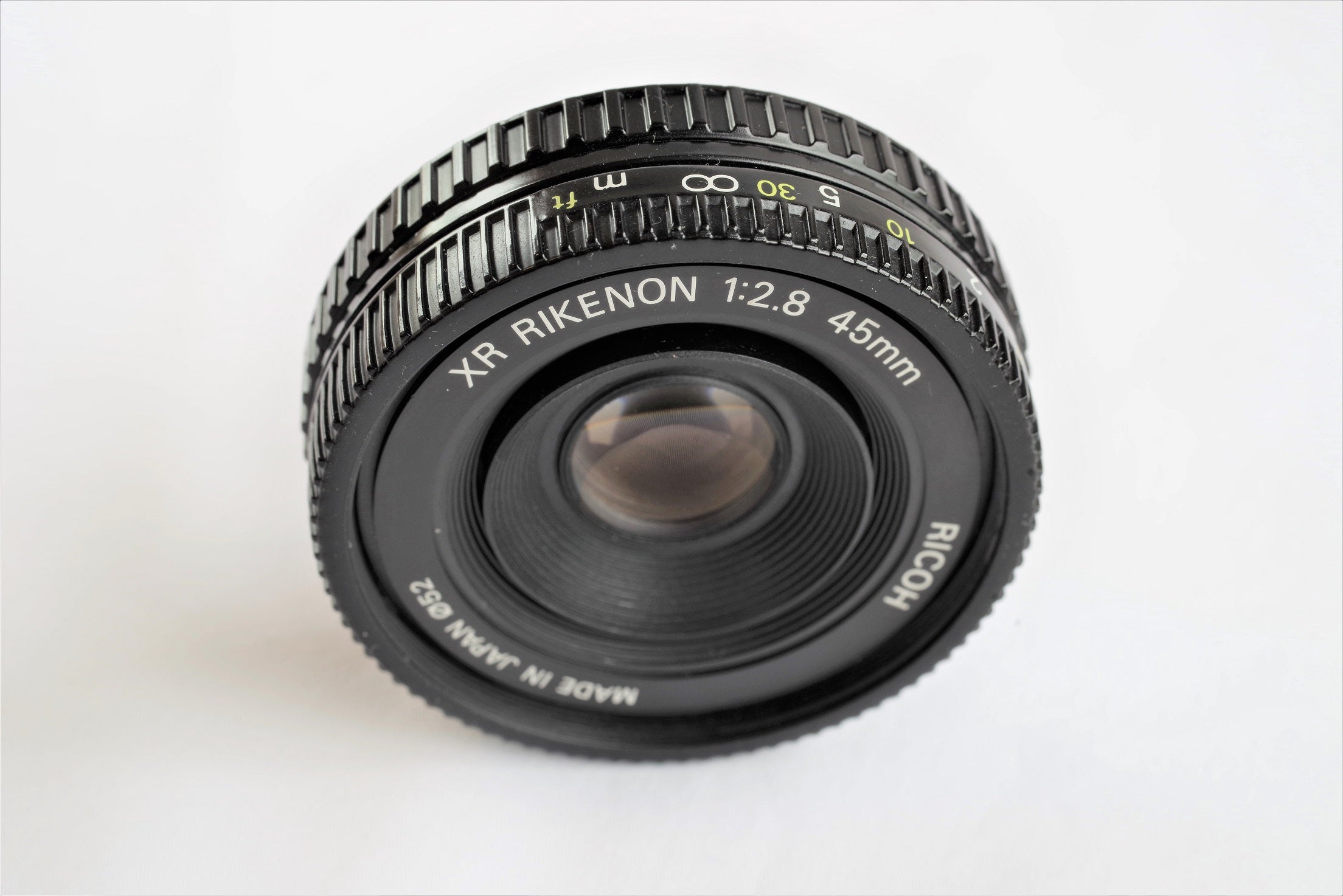 Ricoh XR RIKENON 45mm F2.8 - 存在感が限りなく軽いパンケーキレンズ