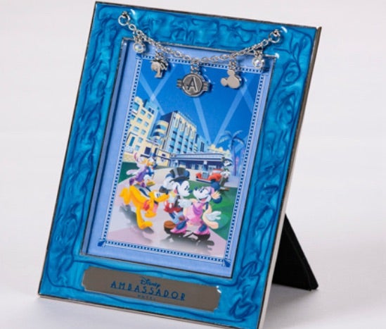 ディズニーホテルの記念日アイテムにフォトフレームが登場