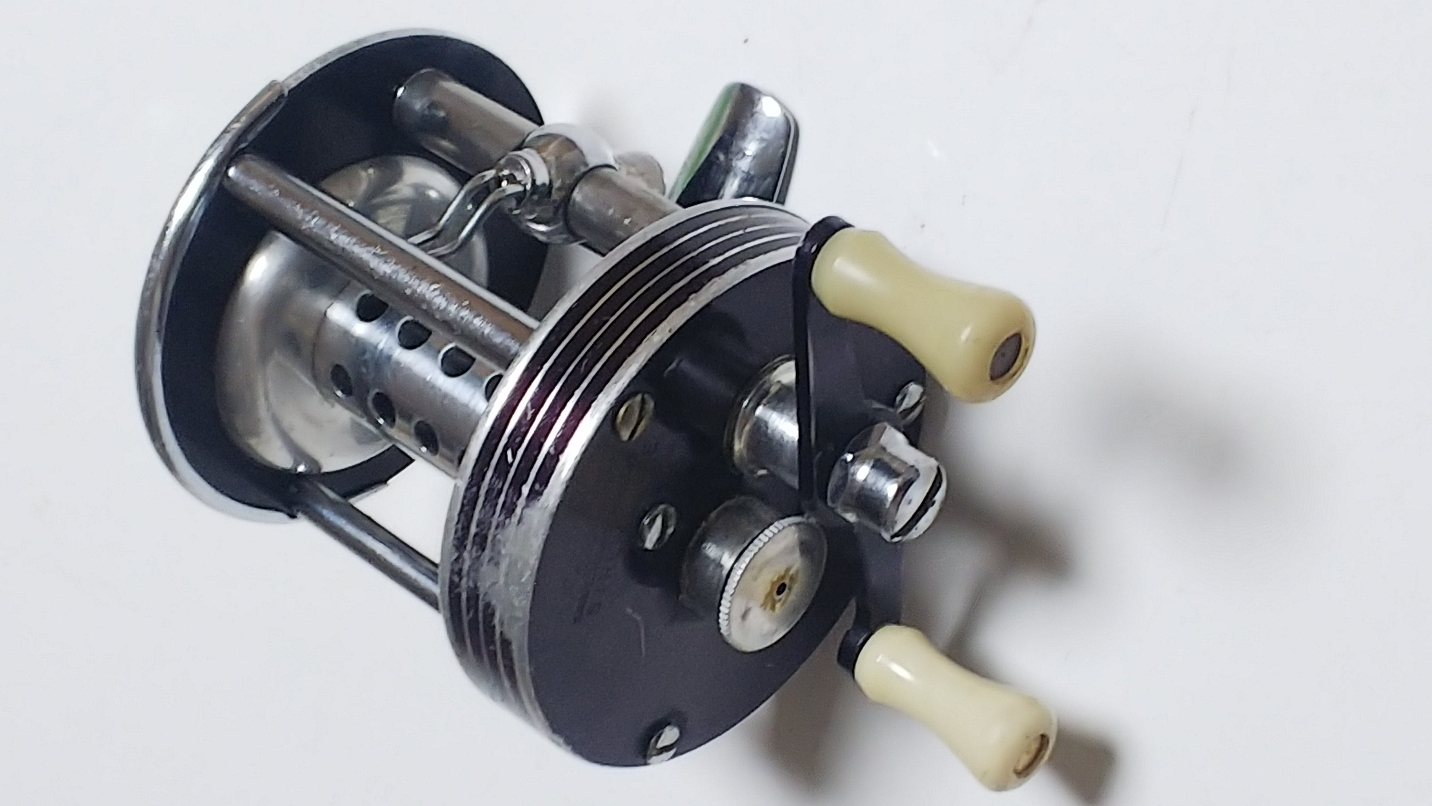 ラングレーリールの代表機種と謎のマボロシリール | 渓流ダイレクト