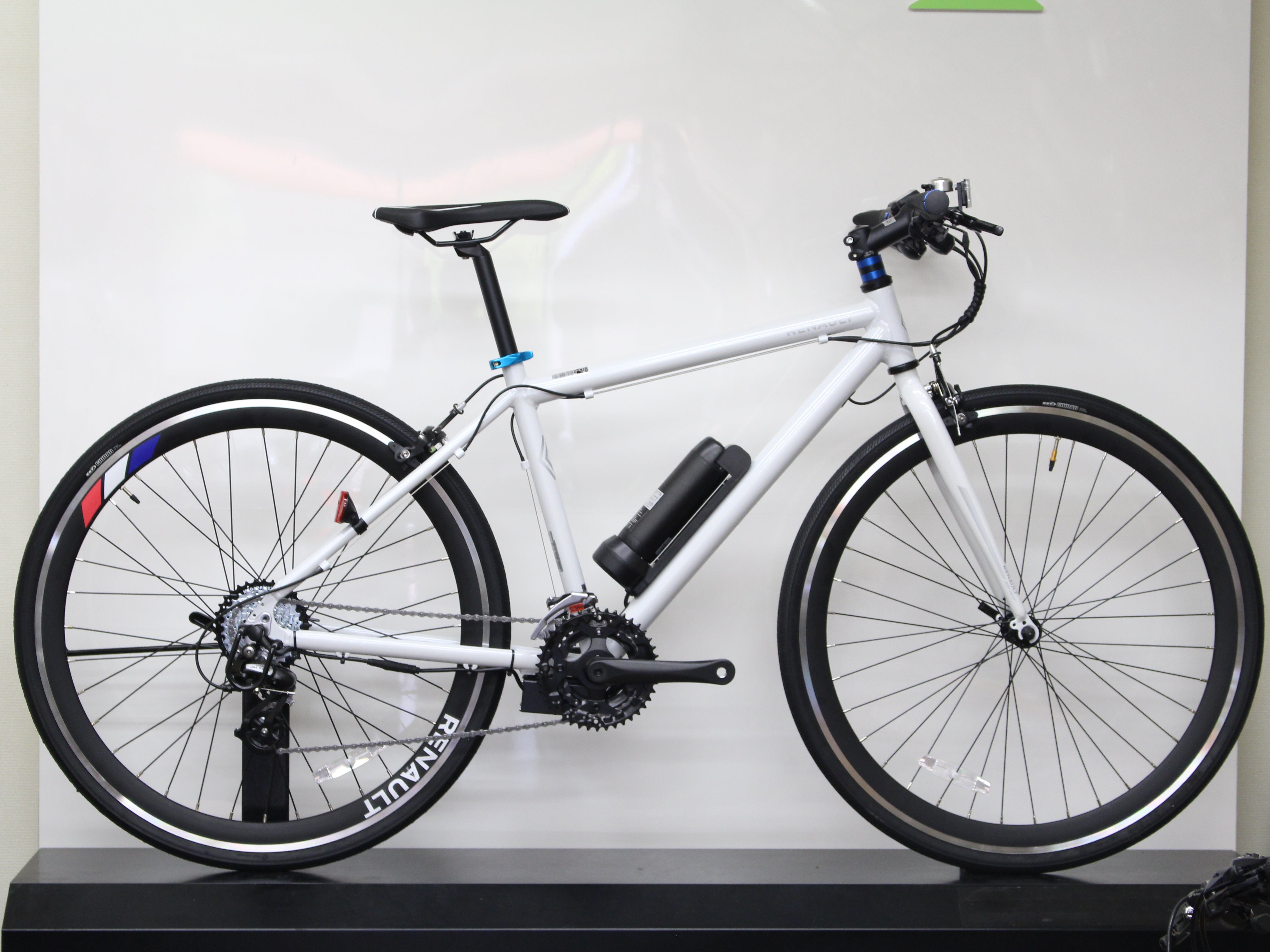 軽さにこだわった電動アシスト！Eバイクでクロスバイクな！Renault E