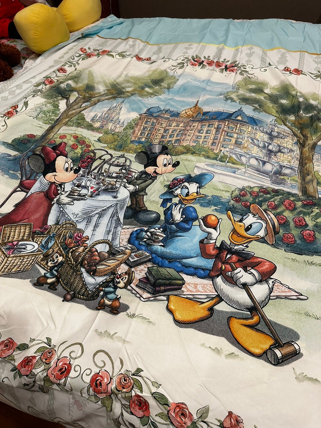 ディズニーランドホテル「宿泊者限定オリジナルグッズ」…掛けふとん