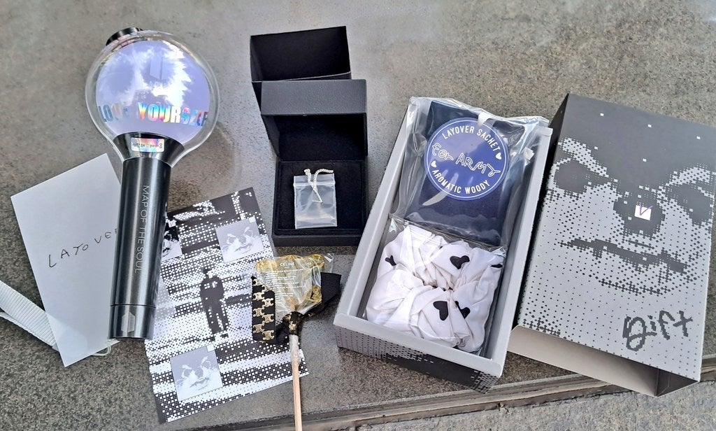 テテ 人気歌謡 サノク 逆ソンムル Vのブレスレット | ♪雨に唄えば ♪