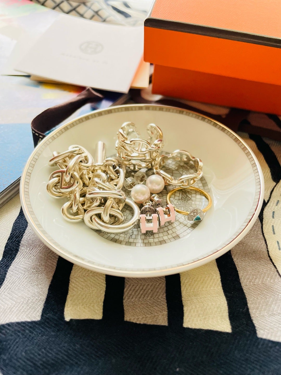 エルメスのプレートを、シルバーアクセサリートレイに #最近撮った写真