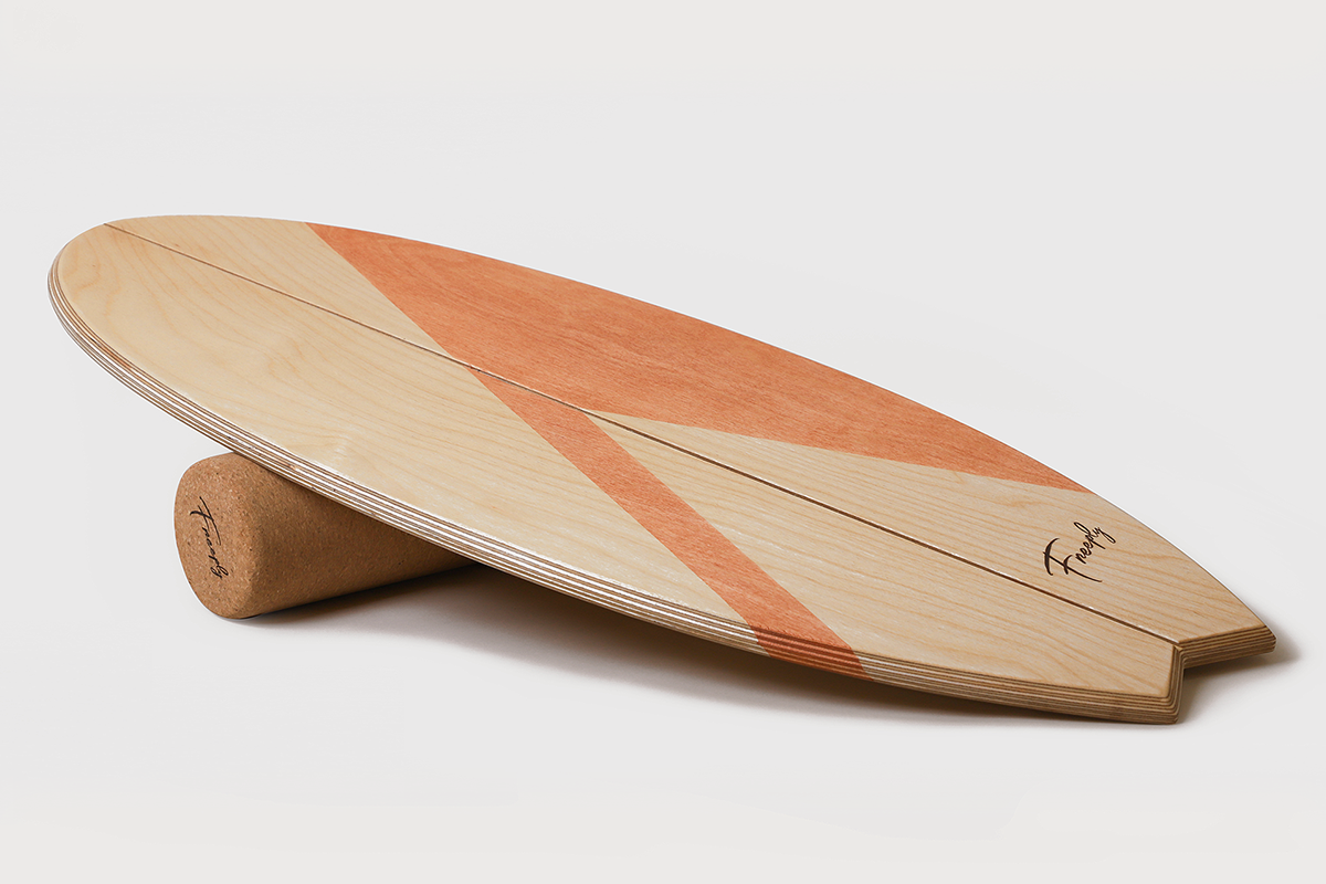 パフォーマンスもスタイルも抜群！ 天然木材バランスボード「freeply