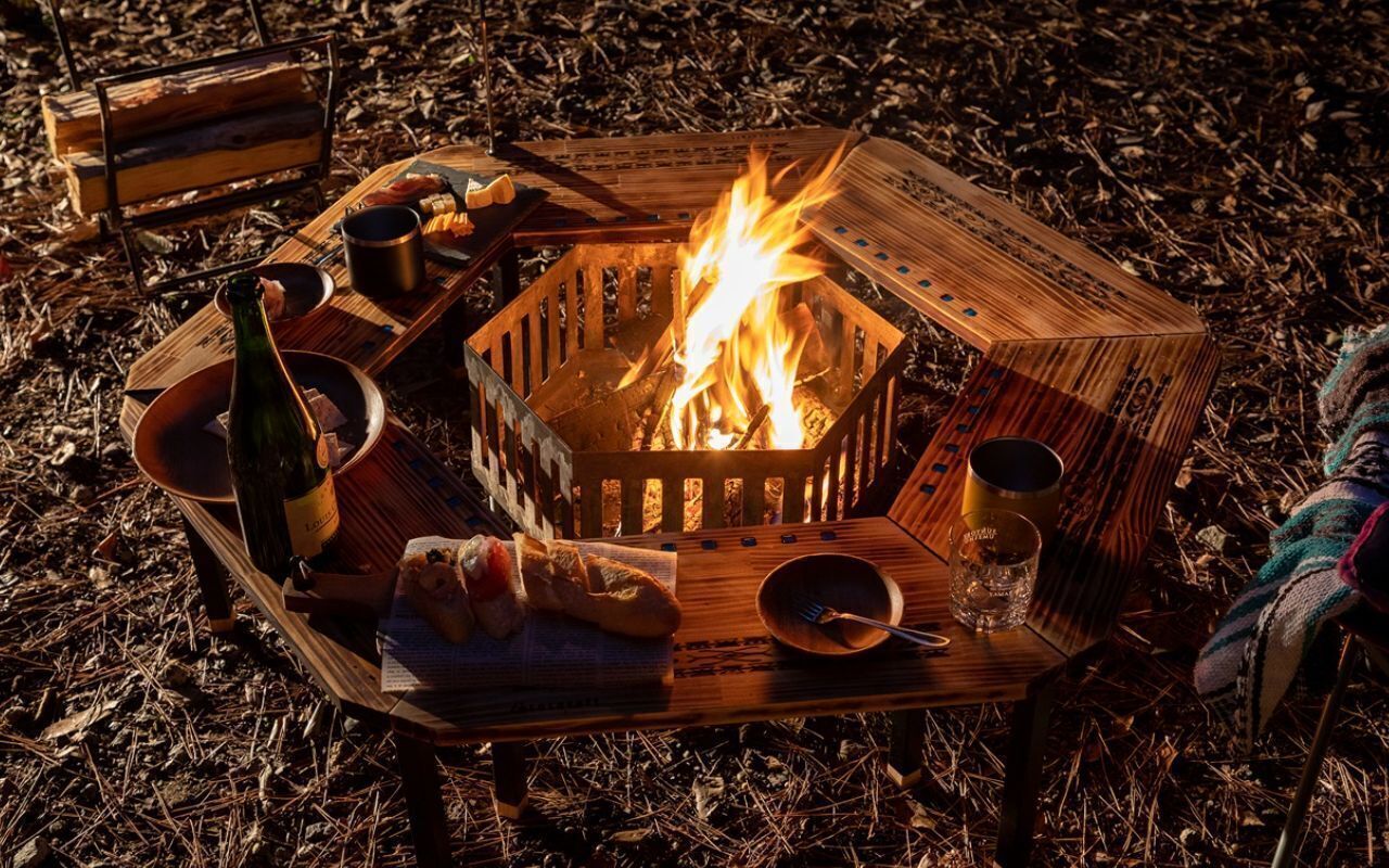 笑顔広がる、おとなアウトドアのヘキサテーブル＆六角焚き火台
