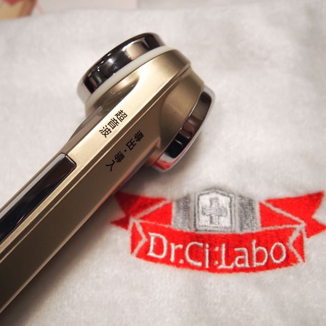 表と裏で機能が違う！クレンジング導出と美容成分導入が出来る Dr.Ci