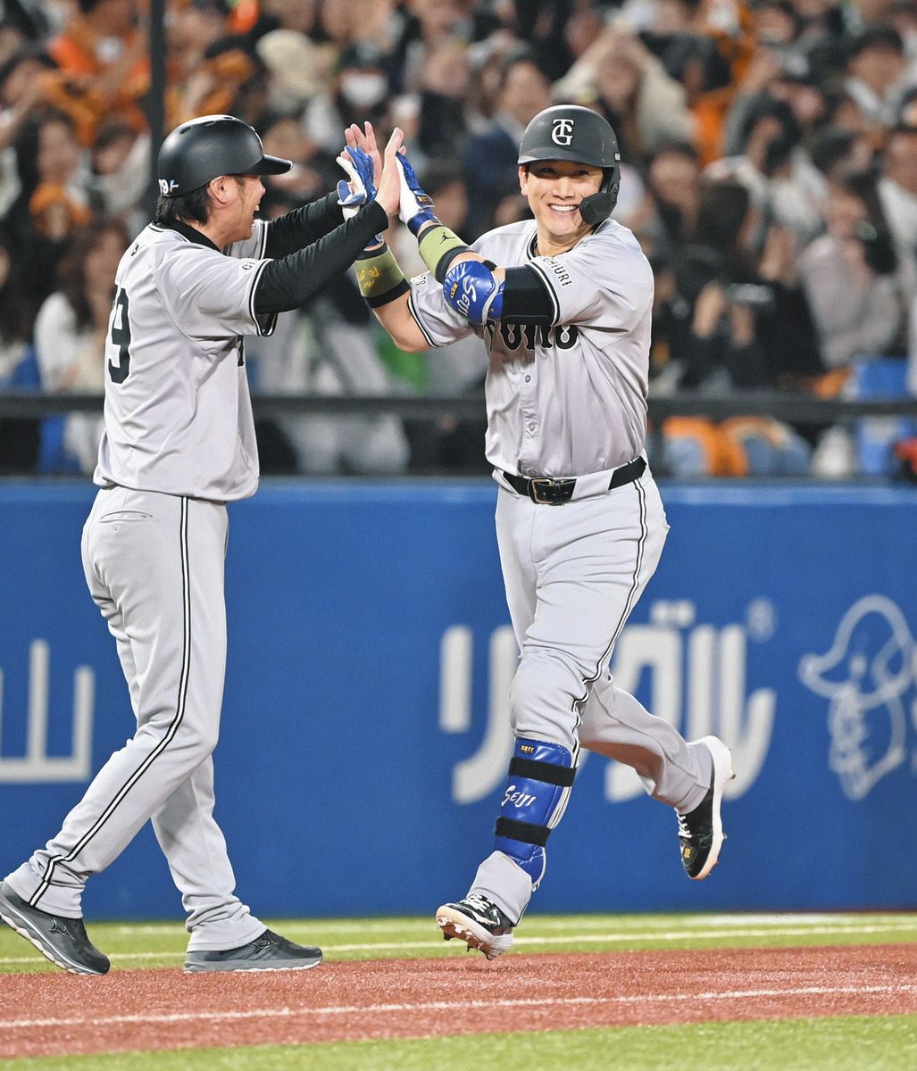 巨人】小林誠司が放った久々ホームラン…「よっしゃーっ！」ベンチに
