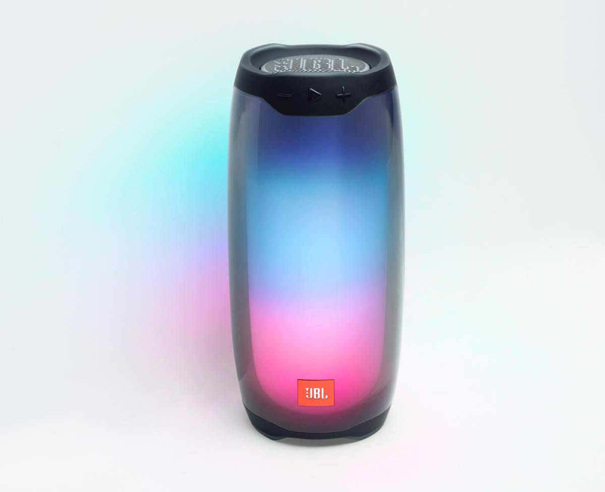ボディ全体が光る気分アゲアゲなJBLの防水スピーカー | GoodsPress Web