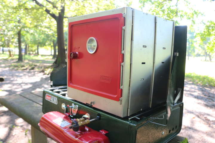 キャンプでパンやケーキを焼けるコールマン「キャンピングオーブン