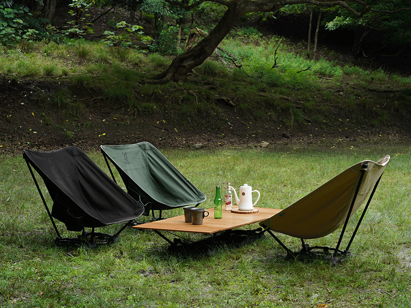 高さ調節3段階で天板下にはモノ置き場も！天然木で雰囲気も◎な