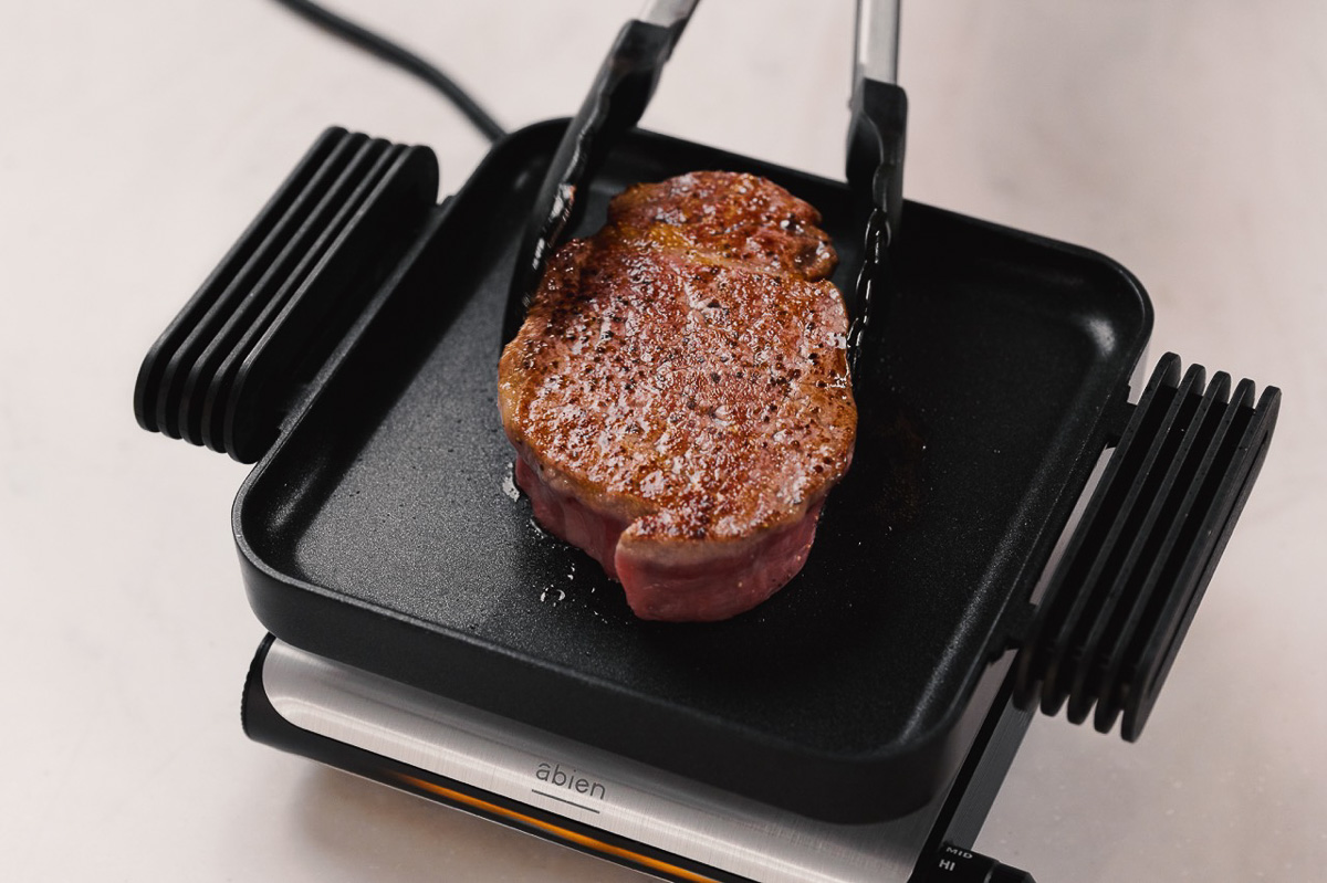 ひとり焼肉やひとり鍋に！薄型ホットプレートのabienから約15cm四方の