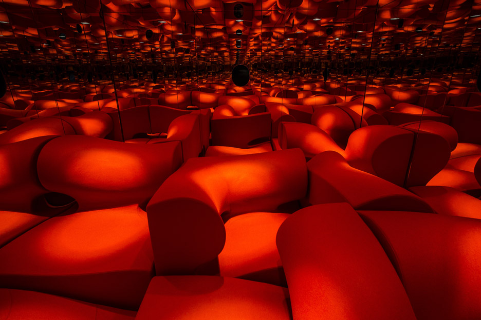 Moroso celebrates 25 years with Ron Arad in Milan