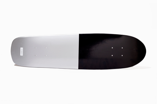 昨年すぐに完売となったコラボデッキ「Saturdays × Shut Skateboard