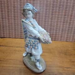 完品】LLADRO リアドロ バレンシアの花 ブーケを持つ少年 1526 - メルカリ