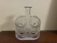 Riihimaen Lasi社製 ロゴシール付き ナニー・スティル グラッポニア