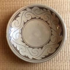 やちむん 唐草掻き落とし 大皿（40㎝）読谷村北窯