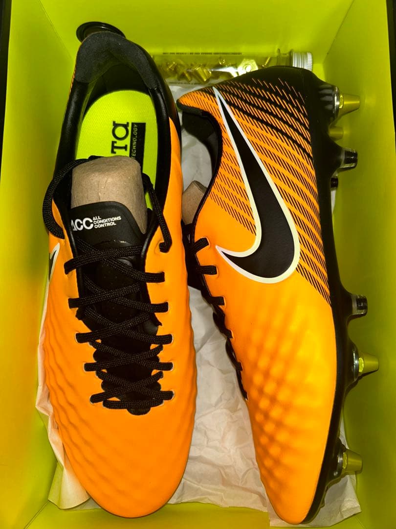 ナイキ 27.5cm サッカースパイク マジスタ オーパス2 SG