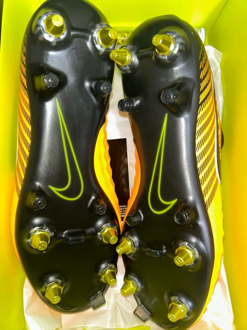 ナイキ 27.5cm サッカースパイク マジスタ オーパス2 SG