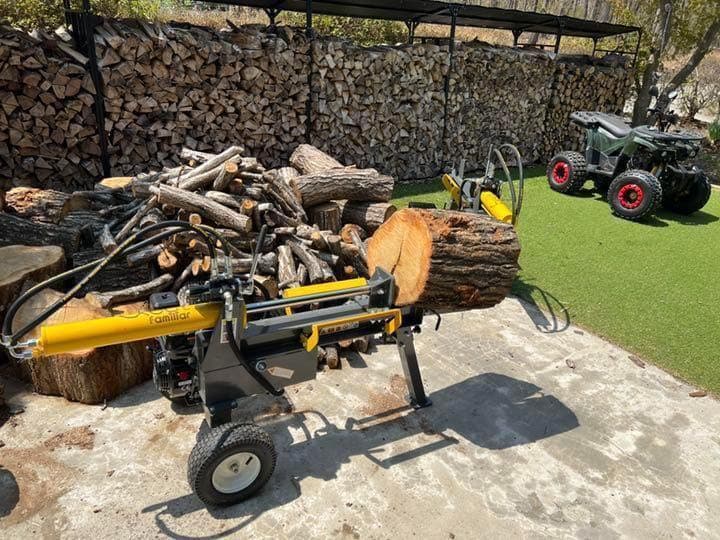 送料無料　到着後すぐに作業　女性にも扱いやすい新型薪割り機　18トン