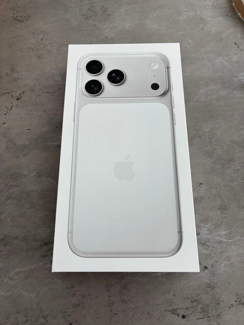 新品未開封　iphone17promax256gb シルバー国内版 iPhone 17 Pro Max 『新品未開封』iPhone 256GB SIMフリー [シルバー