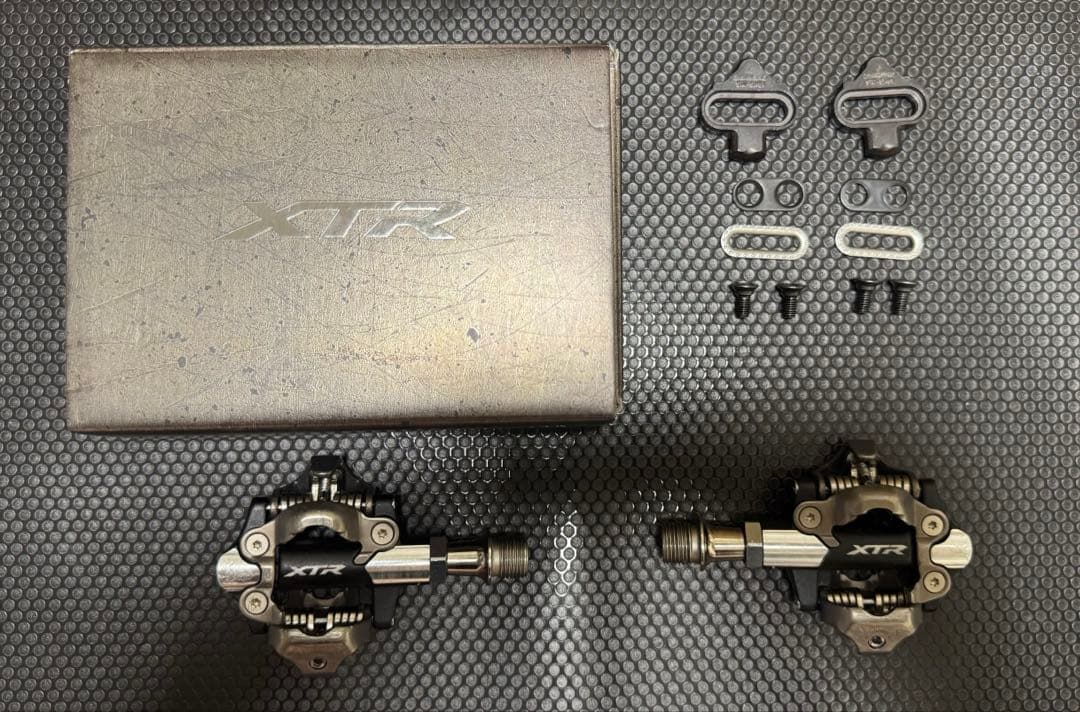 シマノ XTR PD-M9100 オマケPOCKET PEDALS Amazon | シマノ(SHIMANO) XTR SPDフラットバイクペダル クリート