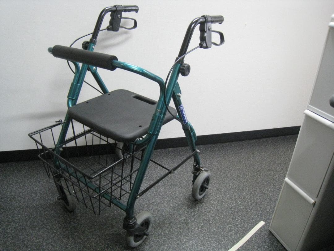 【カワムラサイクル】四輪歩行車 KW20 グリーン バスケット付き Amazon | 【非課税】カワムラサイクル 四輪歩行車 KW20 グリーン