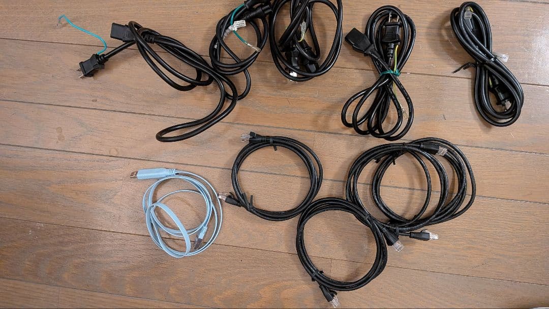 CCNA学習用 Cisco 1900シリーズ 2960Gシリーズ 5台とケーブル - メルカリ