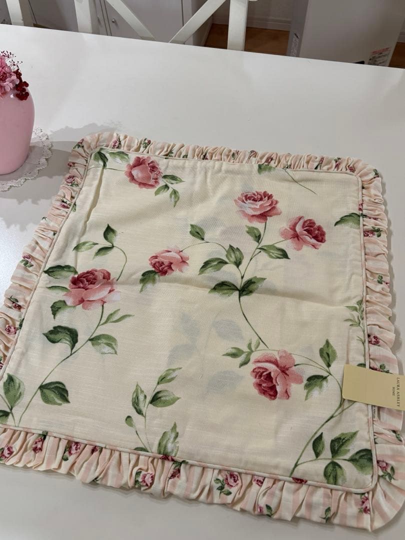 ローラアシュレイ クッションカバー　クチュールローズ ローラアシュレイ クッションカバー クチュールローズ/ピオニー - メルカリ