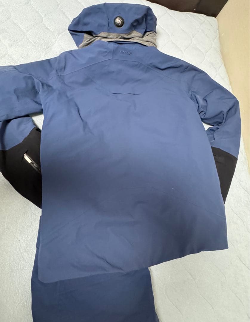 値下 美品 ピークパフォーマンス 綿入 ブルーシャドウM - メルカリ