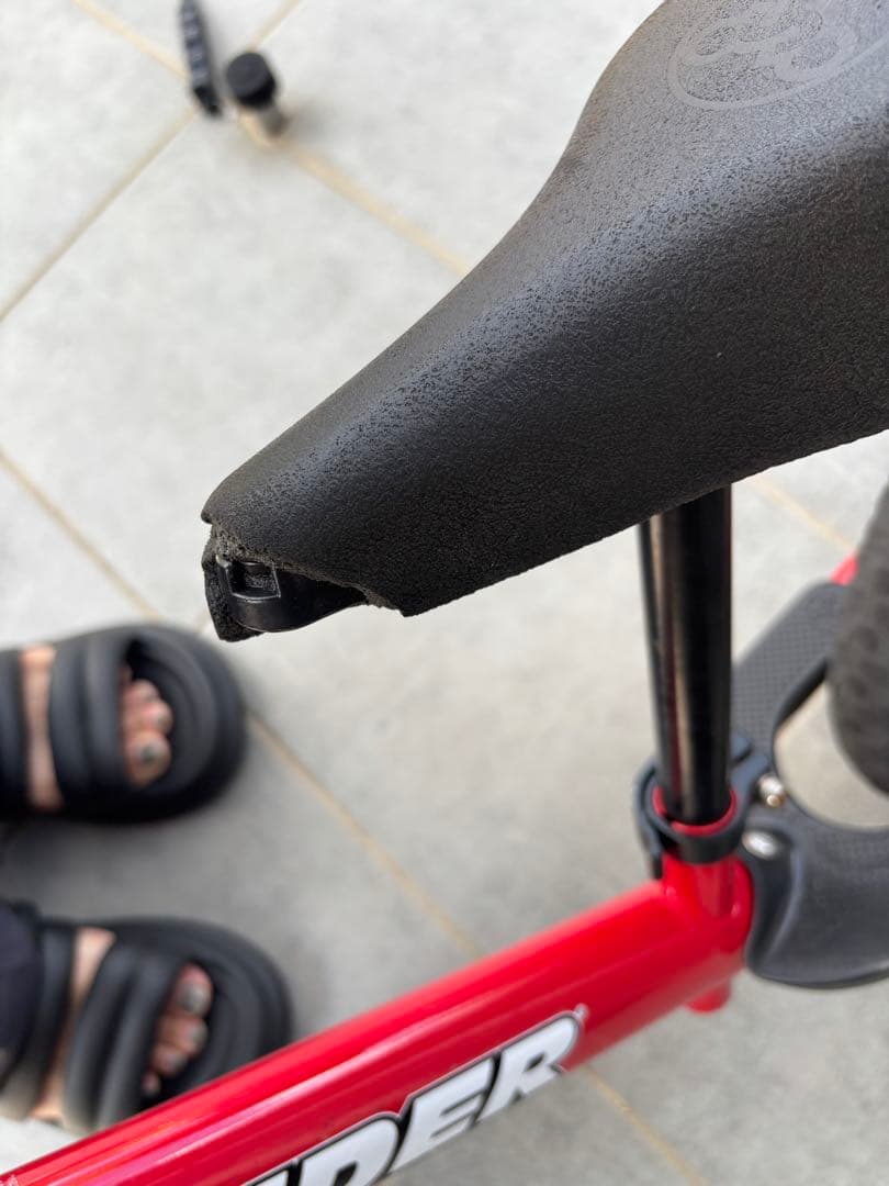 STRIDER バランスバイク 赤 ストライダー スポーツタイプ サドル新品