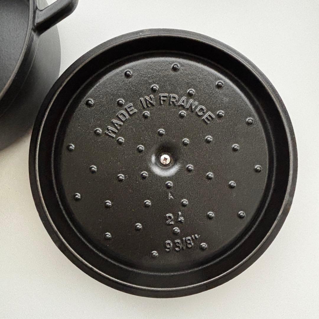 ストウブ　ピコ・ココットラウンド　ブラック　24cm 3.8L 鋳物ホーロー鍋