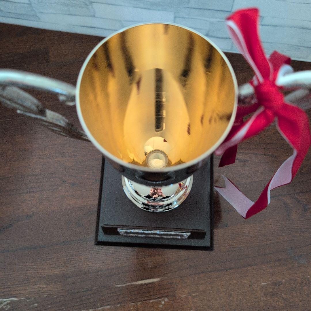 優勝シルバートロフィー 赤白リボン付き - メルカリ