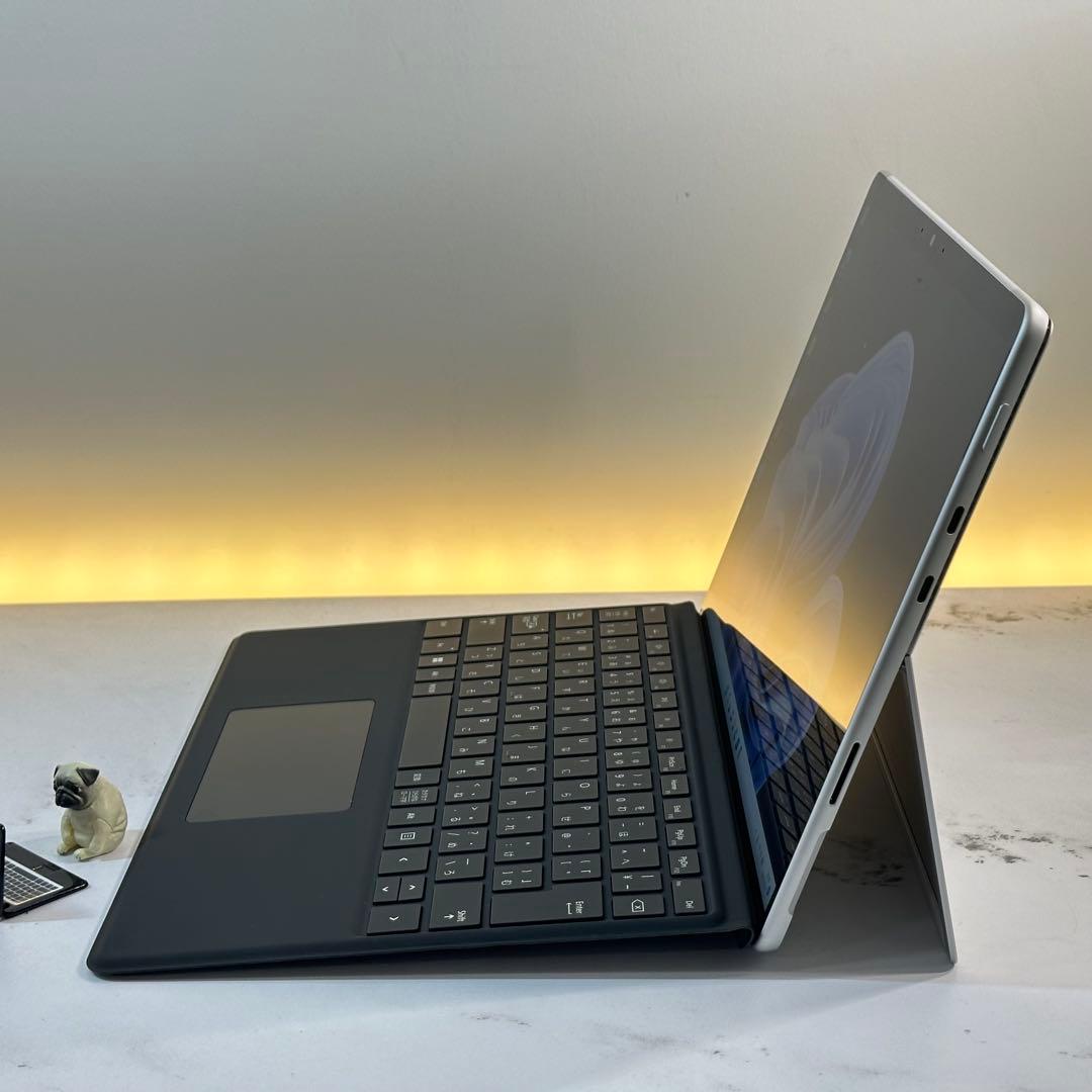 【準新品】　Surface Pro8 i5/8/128 Office