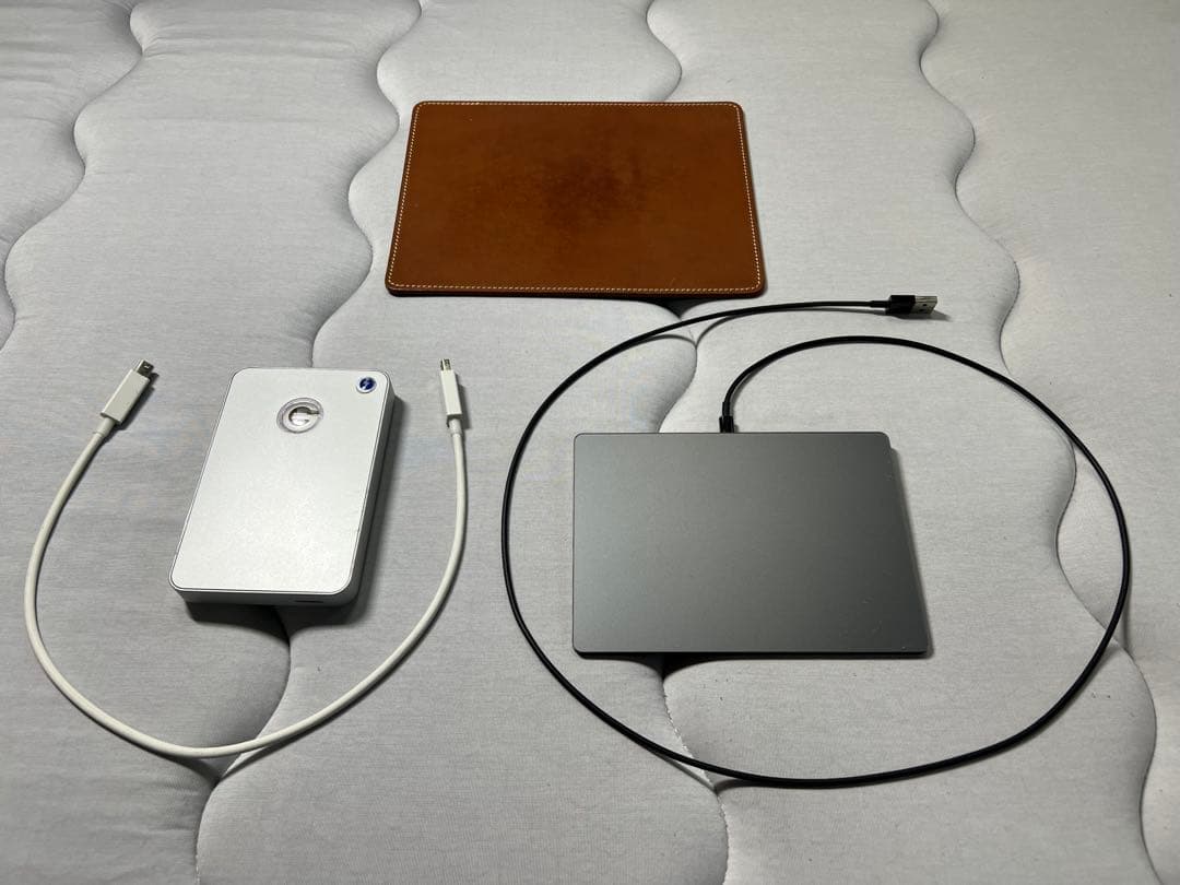 G-drive 1TB,Magic Trackpad,ル・ボナー レザーパッド Ergonomic Magic Trackpad Stand | 20 Degree Angle Fixes Wrist